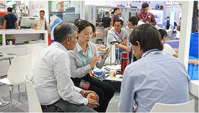 J9.COM代理商展会洽谈实拍图